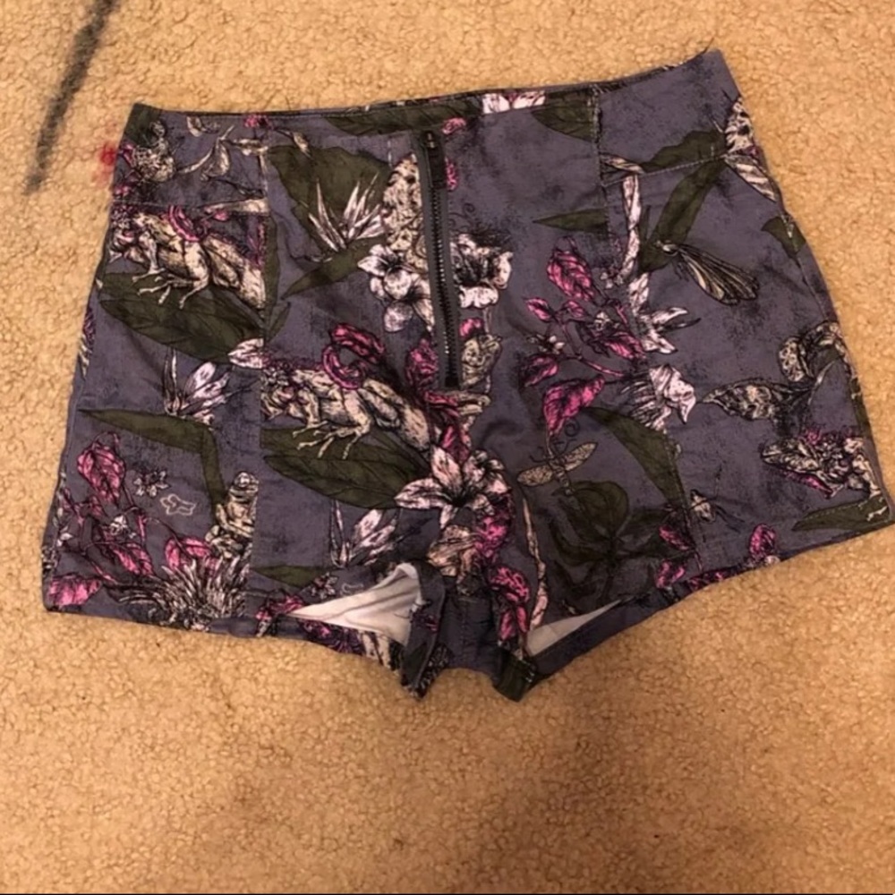 Size 0 floral/leaf print shorts.
